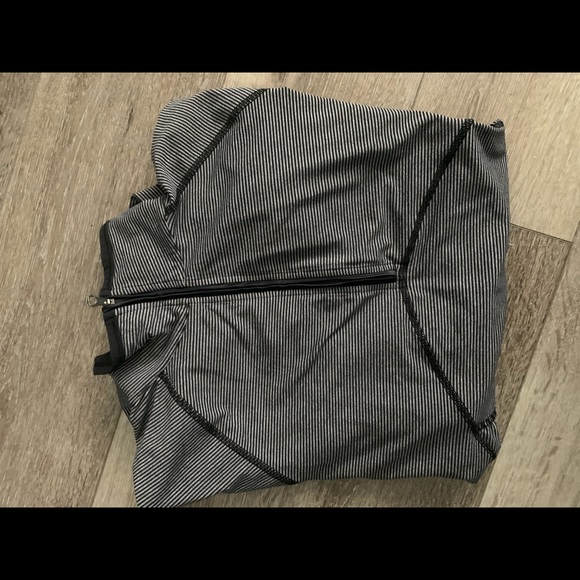 Lululemon pullover size 8 - Picture 1 of 5